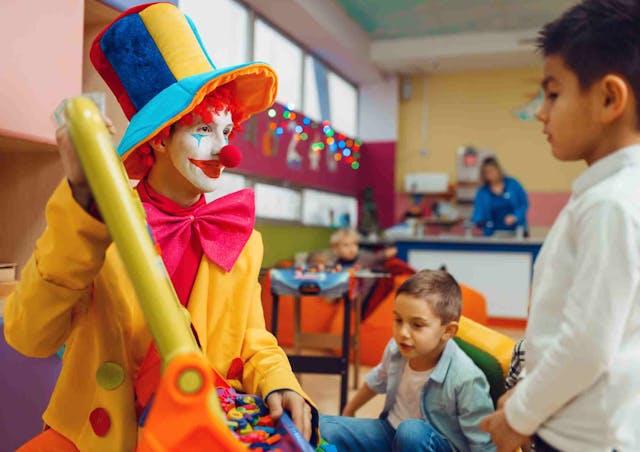 clown with children